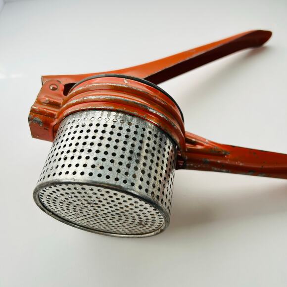 Potato Ricer Masher Strainer Kitchen Utensil Vintage Red Handled Metal Farmhouse - Picture 2 of 7